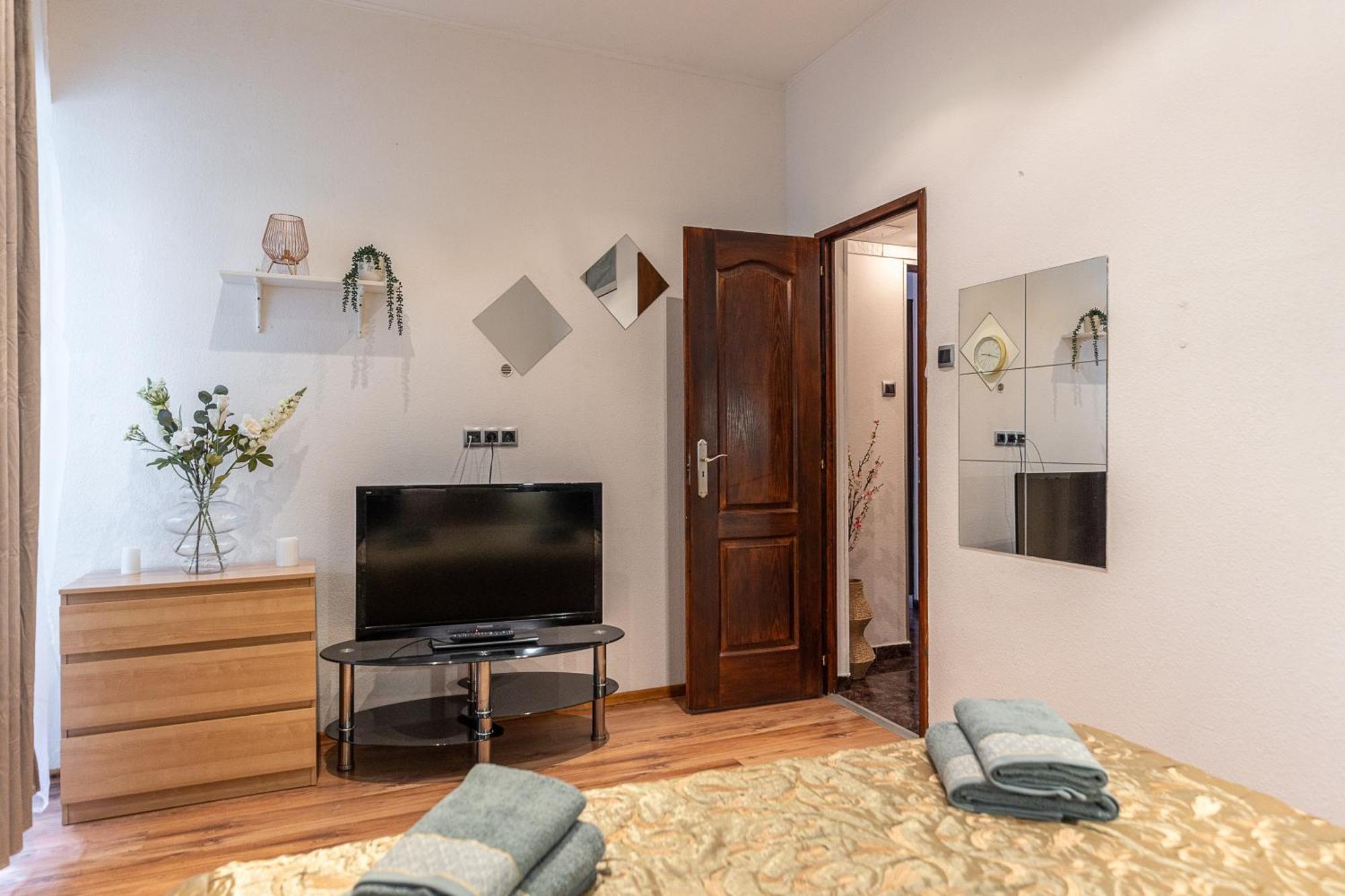 City Vibes Apartment - 3 Bdrms Budapeste Exterior foto